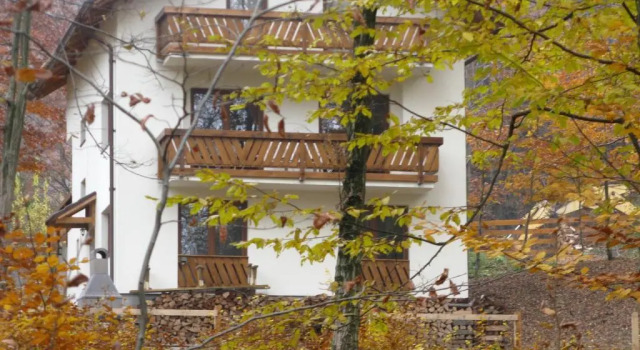 Коттедж с 3 комнатами Casa de vacanta Mogosa