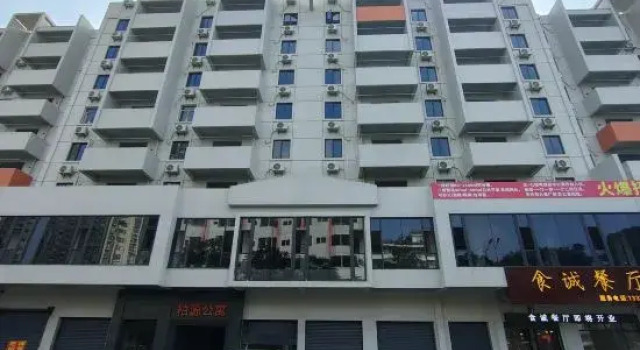 Baiyuan Apartment, Rezerwuj Apartament Hotele w Jiangmen z parkingiem, Parking