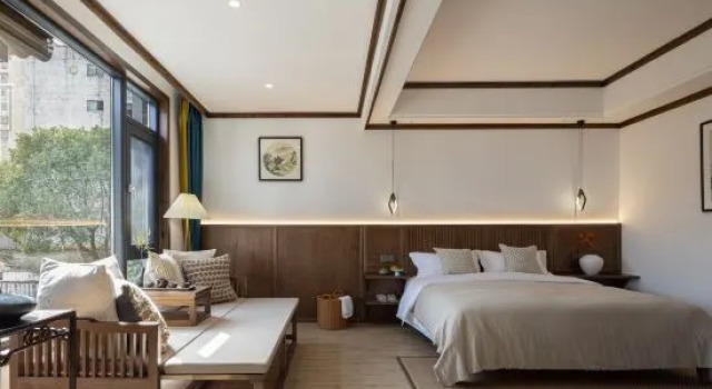 Семейный люкс с 2 комнатами с балконом Floral Hotel Wuyuan Huiyuge Hotel