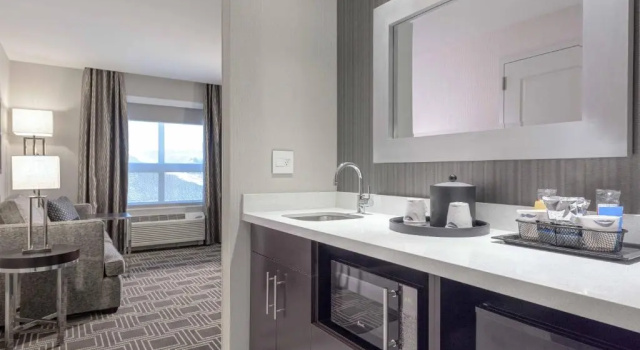 Люкс Hampton Inn & Suites-Worcester, MA