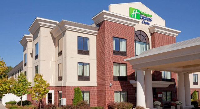 Holiday Inn Express Hotel & Suites Manchester - Airport, Varaa Hotelli Hotellit New England uima-altaalla, Uima-allas