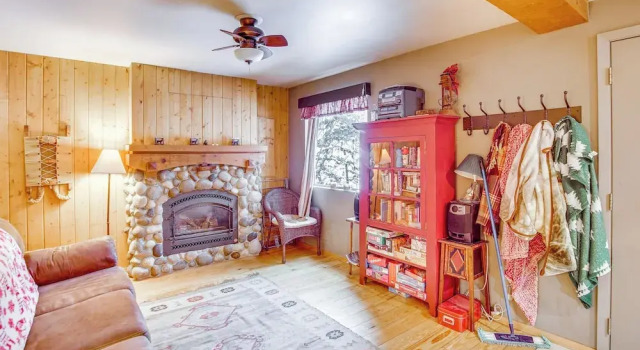 1 Mi to Lake Easton: Cozy Cascades Cabin!, Prenota Casa vacanze Easton Stati Uniti