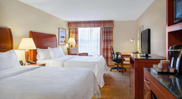 Четырёхместный номер Standard Hilton Garden Inn Cleveland East / Mayfield Village