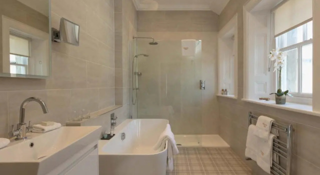 Полулюкс Farlam Hall Hotel & Restaurant