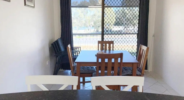 Crystal Waters-2 bed, 2 bathroom, Beachfront Unit!