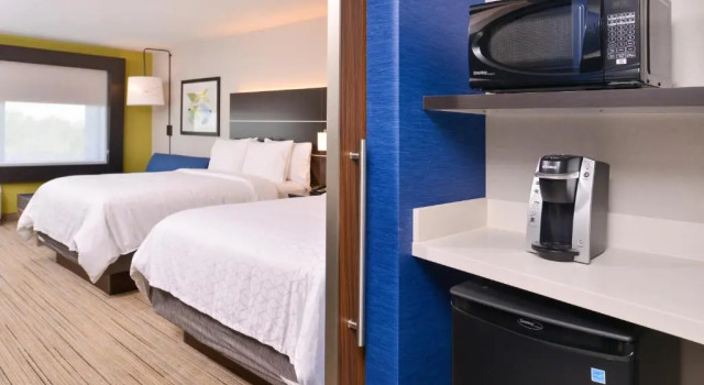 Четырёхместный номер Standard Holiday Inn Express & Suites - Olathe West by IHG