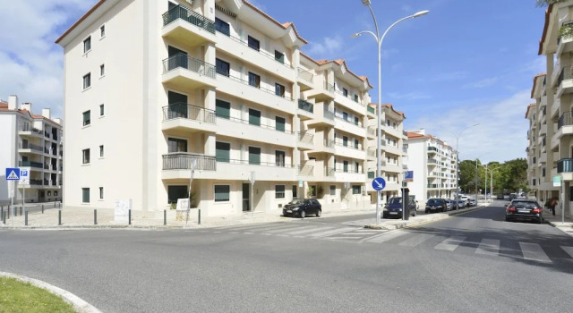 Gorgeous Beach Flat, Book Lejlighed Hoteller i Lisbon Region med parkering, Parkering