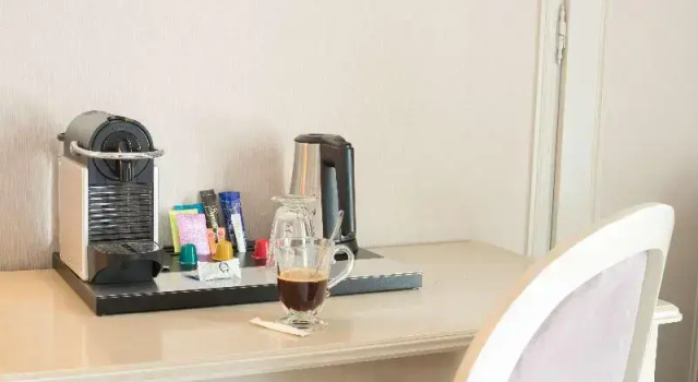 Четырёхместный семейный номер Standard Hôtel Le Maxime - Best Western Signature Collection