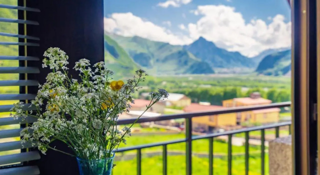 Трёхместный номер Standard с видом на горы OISHE Boutique Hotel