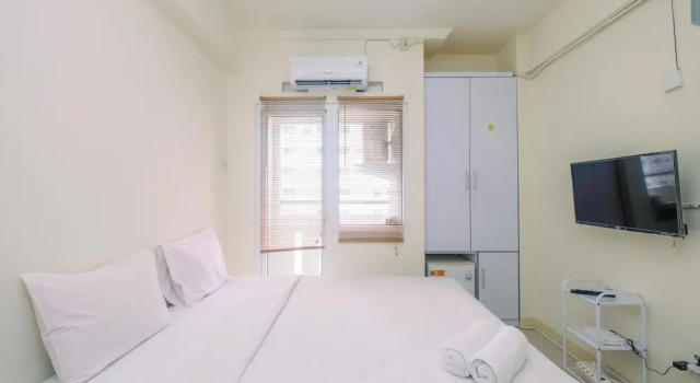 Номер Standard Cozy Studio with Direct Access to Mall at Green Pramuka Apartment