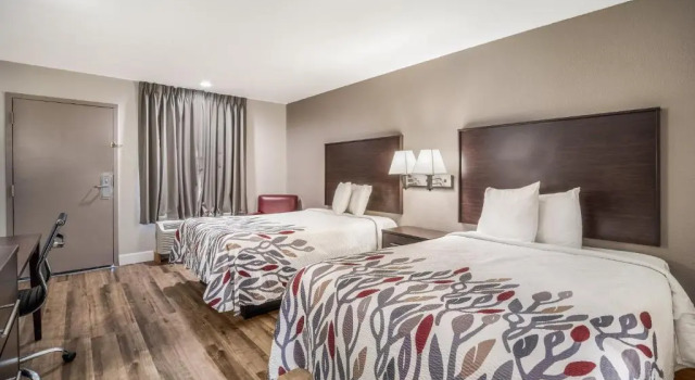 Четырёхместный номер Deluxe Red Roof Inn Sumter