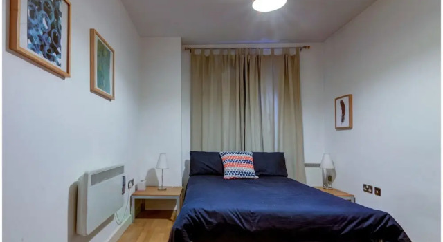Spacious 1 Bedroom Flat for 2 in Manchester, Забронировать Отель Манчестер Большой Манчестер, рядом с Район Гей-виллидж в Манчестере
