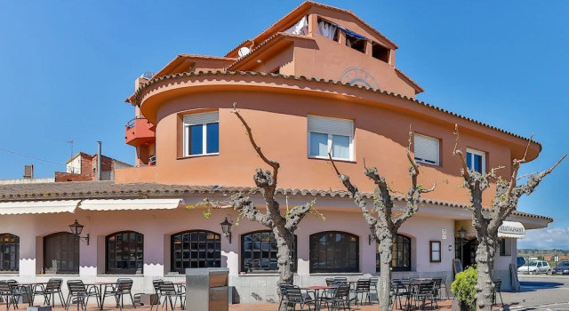 Hostal Alberana, Rezervați Hostel Verges Baix Empordà