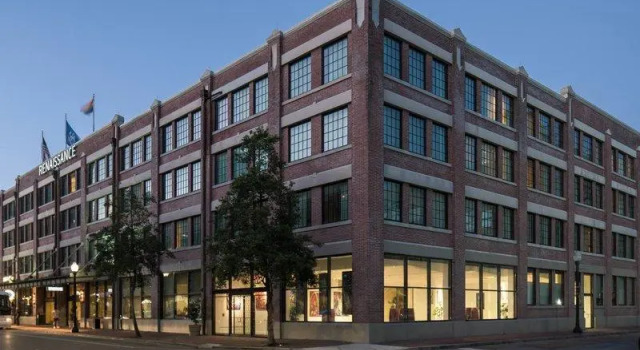 Семейный люкс Renaissance New Orleans Arts Warehouse District Hotel