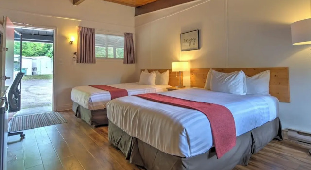 Четырёхместный номер Deluxe Lakeview Motel