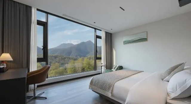 Кровать в общем номере с 4 комнатами Lakeside Residence（ Grassland in Anji）