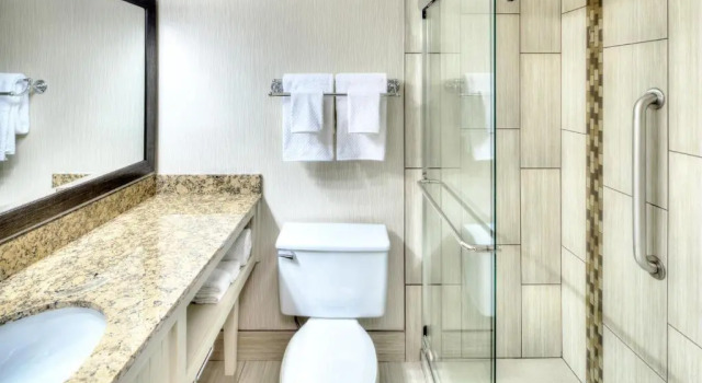Четырёхместный номер Premium DoubleTree by Hilton Milwaukee Downtown