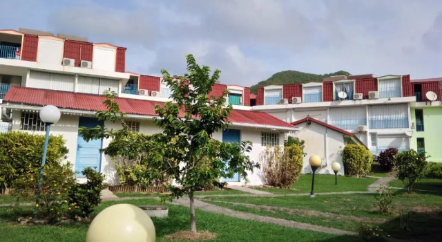 Апартаменты Appartement Rosbambou les pieds dans l eau
