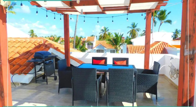 Апартаменты Penthouse whit Private Roof walking distance to Los Corales Beach