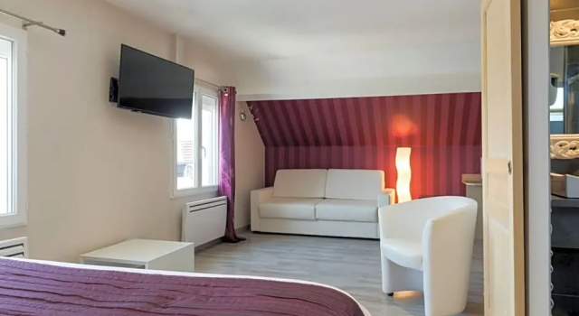 Четырёхместный номер Standard Logis Hôtel Restaurant Aux Maisons
