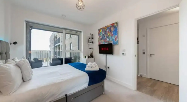 Stylish 1-bed Apt in Harrow With Balcony Near Heathrow and Wembley, Забронировать Апартаменты/квартира Апартаменты Лондона, рядом с Харроу-он-зе-Хилл, Апартаменты/квартира
