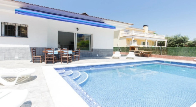 Clavel - Four Bedroom, Varaa Hotelli Hotellit Costa Brava uima-altaalla, Uima-allas