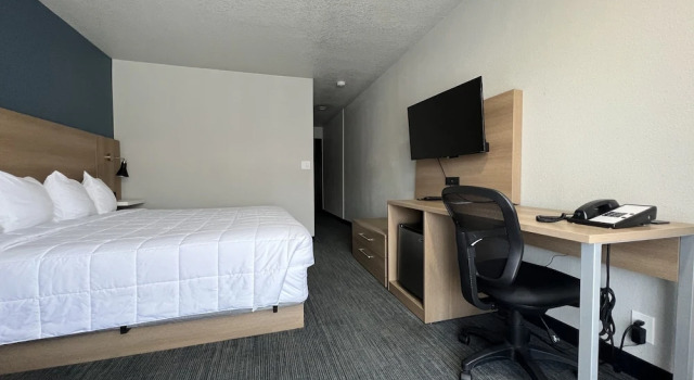 Двухместный люкс Howard Johnson by Wyndham Portland Airport