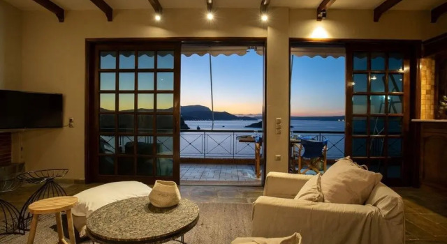 Sunkiss Seaview Apartment, 1min walk from beach!