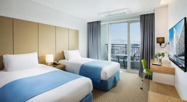 Двухместный номер семейный Deluxe с видом на горы Hotel Whistlelark Jeju