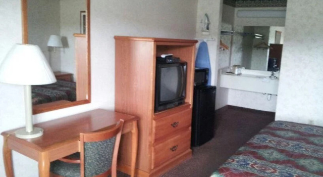 Deerfield Inn, Book Hotel Humboldt Tennessee