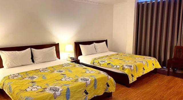 Четырёхместный номер Standard Phung Long Hotel