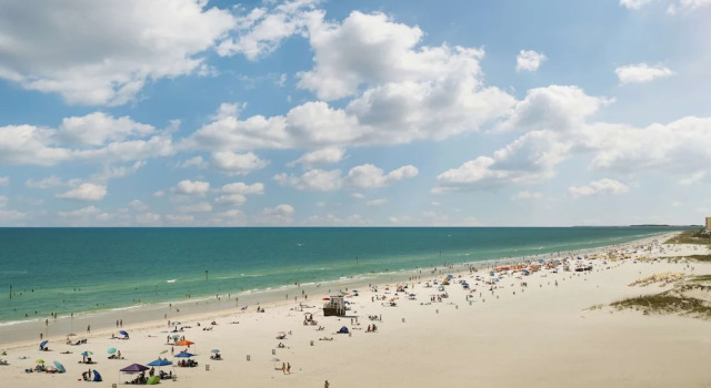Двухместный полулюкс с балконом и с видом на залив Hilton Clearwater Beach Resort & Spa