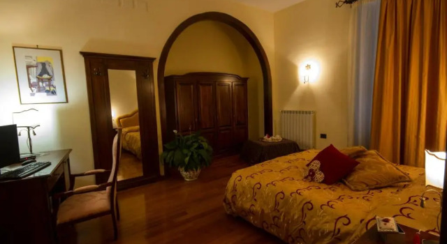 Camere al Borgo, Book Hotel Hoteller i Forchia med parkering, Parkering