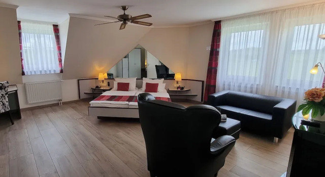 Трёхместный номер Premium c 1 комнатой Hotel Rhöner Land Garni - Bed & Breakfast