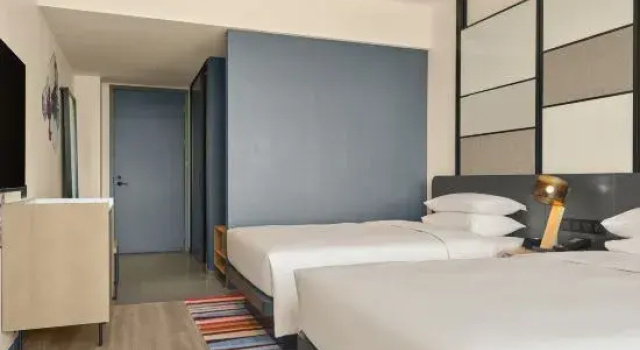 Номер Standard с видом на озеро Aloft by Marriott Kunshan Dianshan Lake