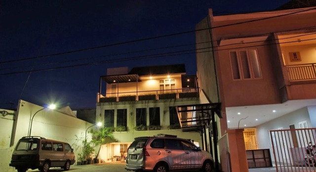 RedDoorz near Plaza Marina, Book Hotel Surabaya East Java, near University Of 17 Agustus 1945 Surabaya