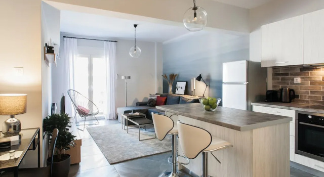 Апартаменты c 1 комнатой с балконом и с видом на город UPSTREET Urban & Cozy 1BD Apartment in Ampelokipoi
