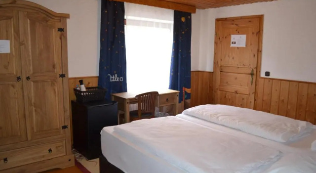 Hotel Altes Fährhaus Duisburg, Забронировать Отель Отели Дуйсбурга с завтраком, Завтраки
