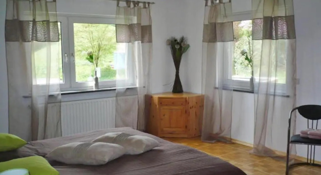 Апартаменты Ferienwohnung beim Steinmetzmeister im Quarzwerk