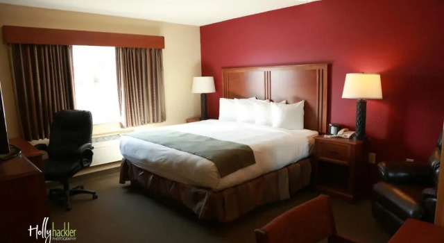 Двухместный номер Superior AmericInn by Wyndham McAlester