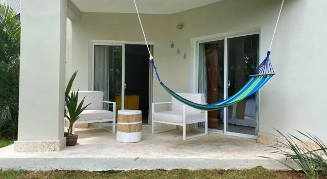 Апартаменты Apartment on the beach with pool and restaurant