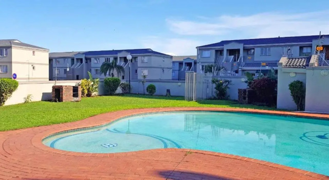 Summersands Guest House 179, Забронировать Гостевой дом Отели Дурбана с бассейном, рядом с Durban Country Club, Бассейн