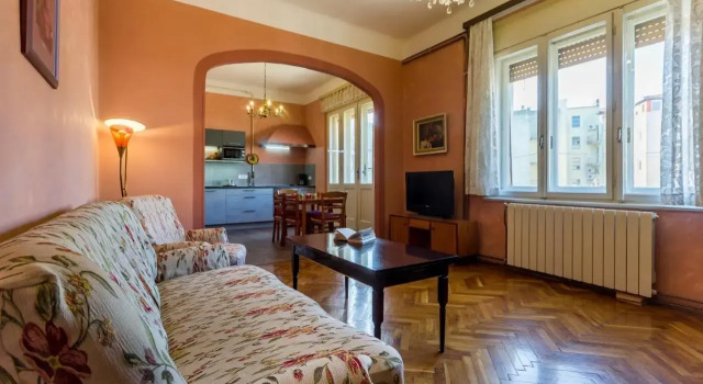 Spacious & Smart Center Apartment, Забронировать Апартаменты/квартира Пула Pula Riviera, рядом с Pula Bus Station