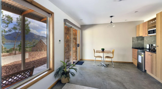 Freycinet Stone Studio 8