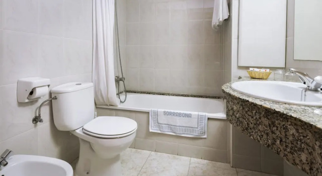 Трёхместный номер Standard с балконом Hotel Sorrabona