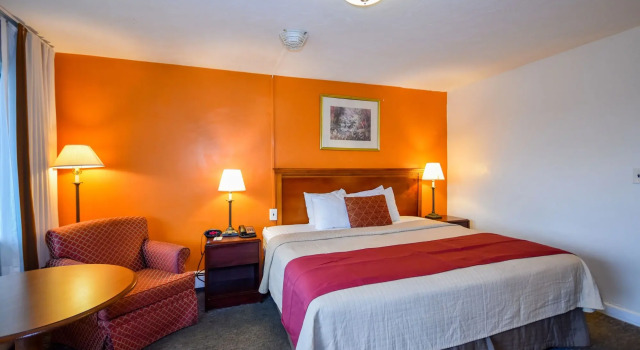 Monticello Inn- Framingham/ Boston, Prenota Locanda Natick Massachusetts