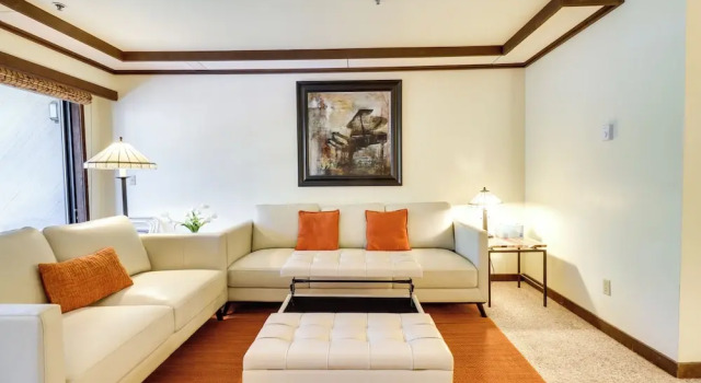 Walk to Ski Shuttle: Incline Village Condo, Забронировать Отель Инклайн-Виллидж North Lake Tahoe