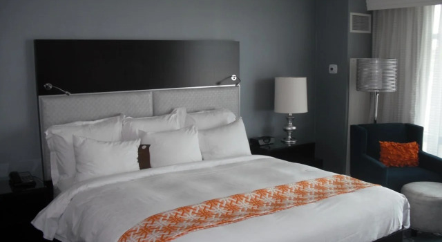 Renaissance Arlington Capital View Hotel