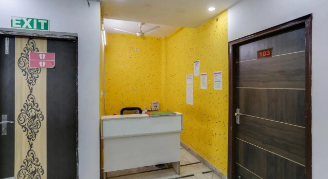 Vaccinated Staff- OYO 79428 Saanj Bnb