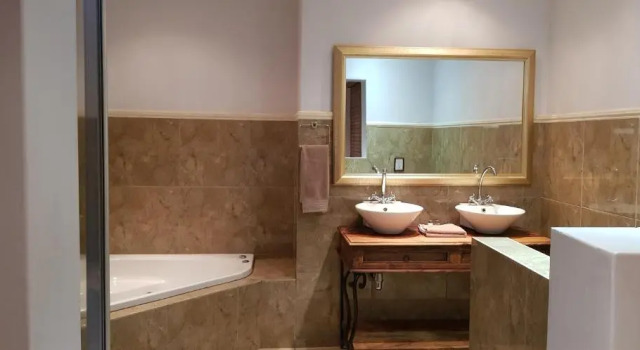 Tuskers Bush Lodge B&B, Reservar Pousada (com pequeno-almoço) Hartbeespoort 